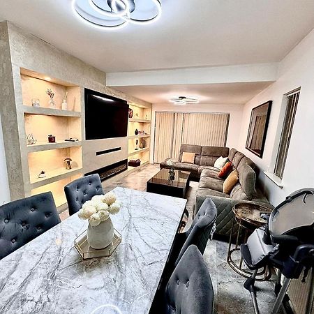 Deluxe Spacious King Size Room Хорнчерч Экстерьер фото