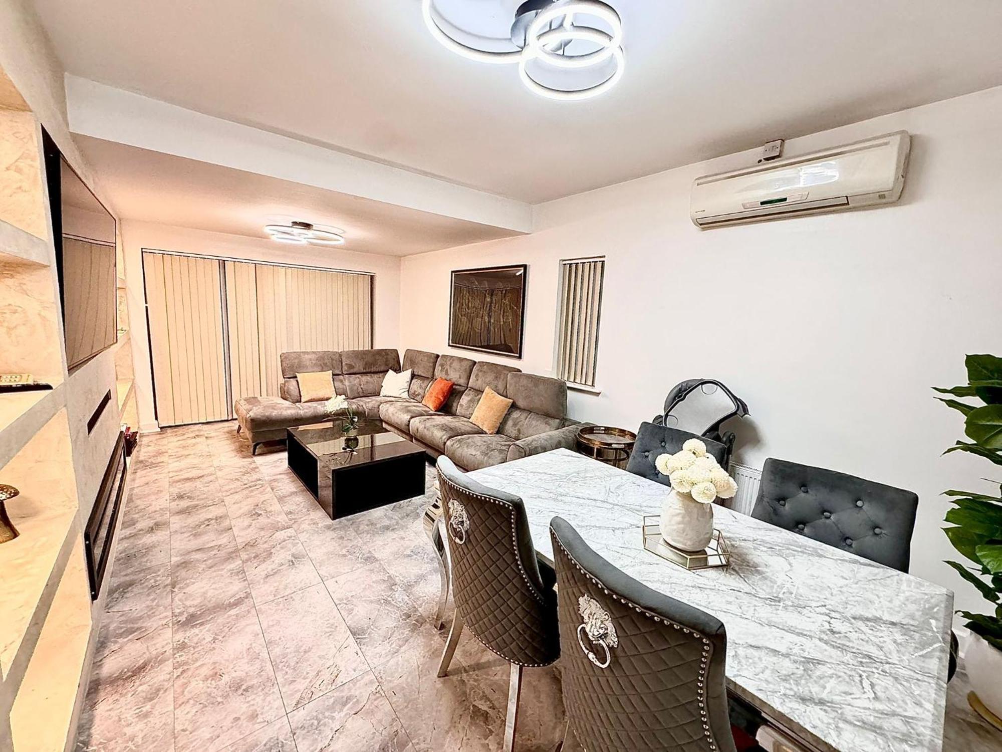 Deluxe Spacious King Size Room Хорнчерч Экстерьер фото