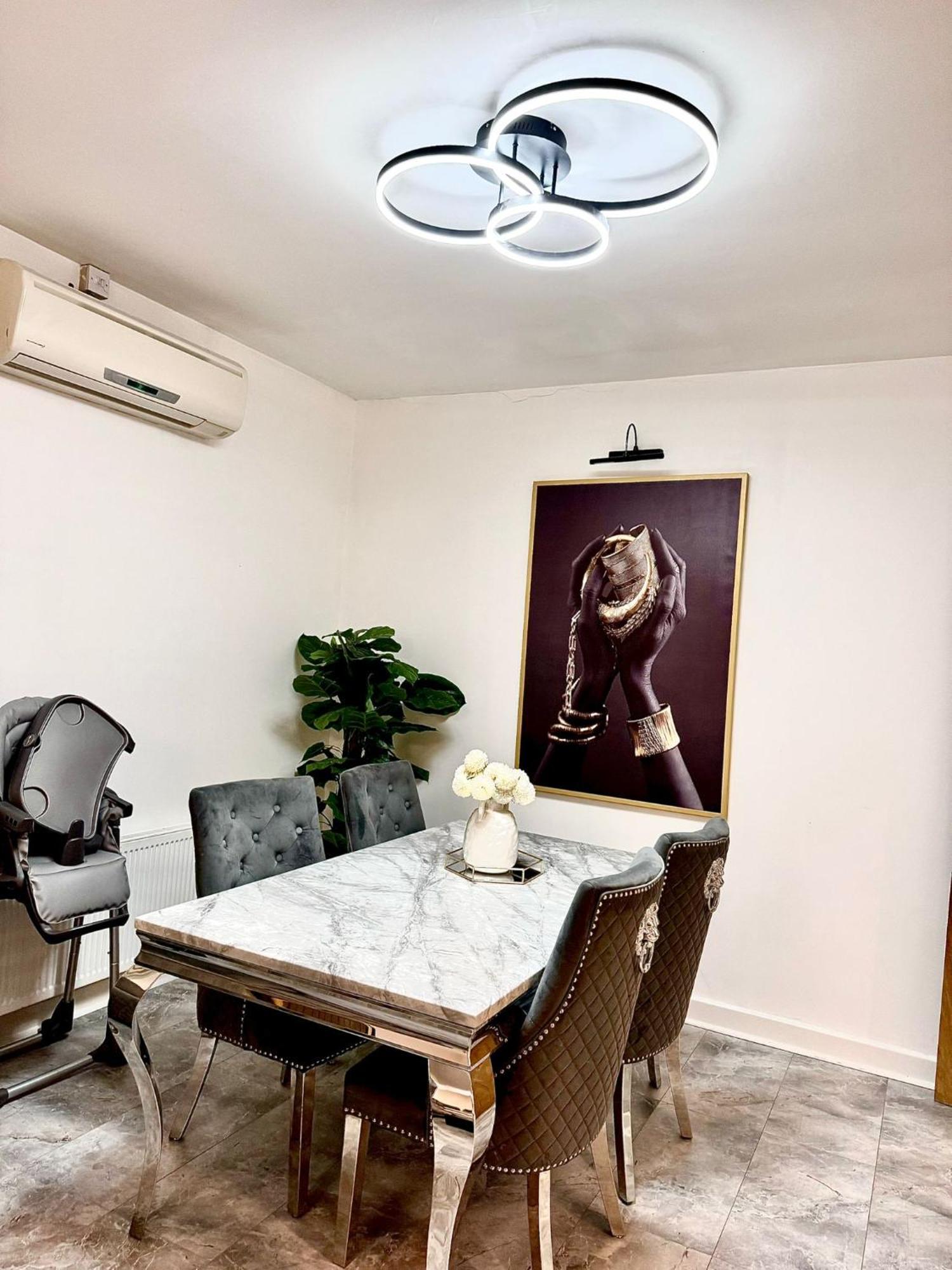 Deluxe Spacious King Size Room Хорнчерч Экстерьер фото